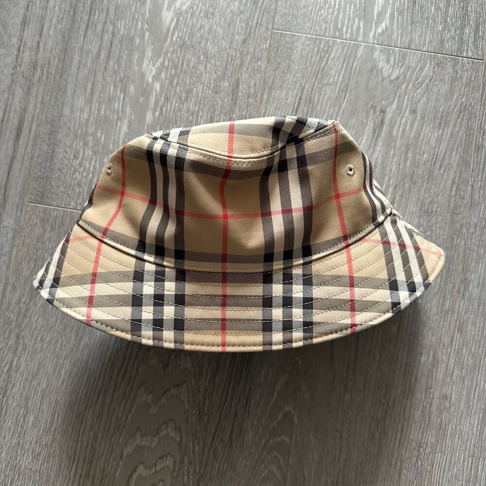 Burberry Bucket Hat Size Small